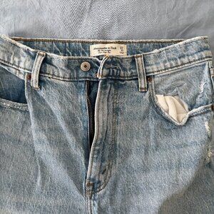 Abercrombie 90's Straight Ultra High Rise Jeans Size 4